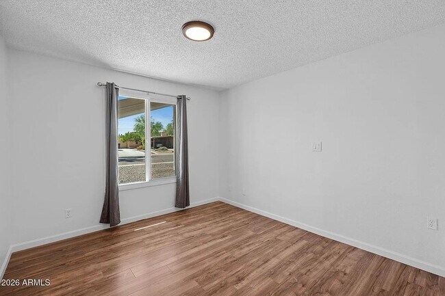 Building Photo - 1664 E Del Rio Dr