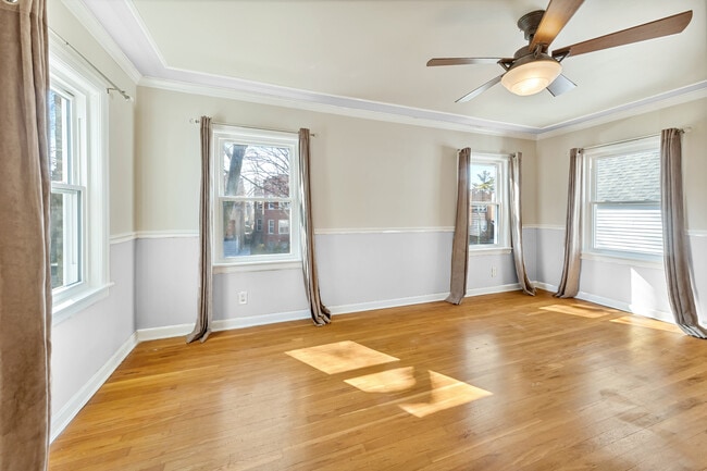 Building Photo - 3423 N Springfield Ave