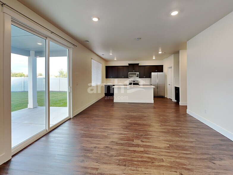 Building Photo - 9366 Wabash St