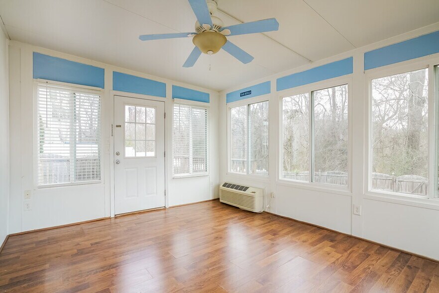 Building Photo - 320 Jewel Haven Way