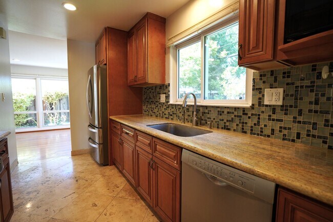Building Photo - Beautiful Updated San Jose Home!
