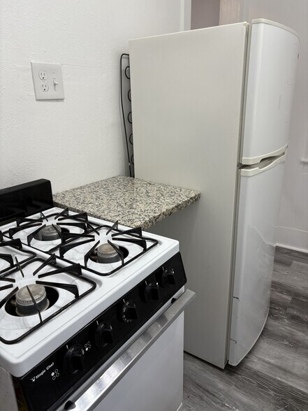 Gas stove - 447 16th St SE