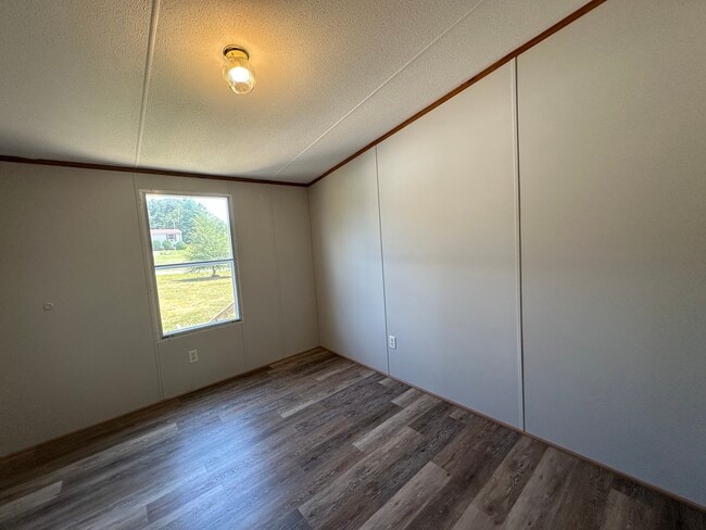 Building Photo - 106 Crappie Dr
