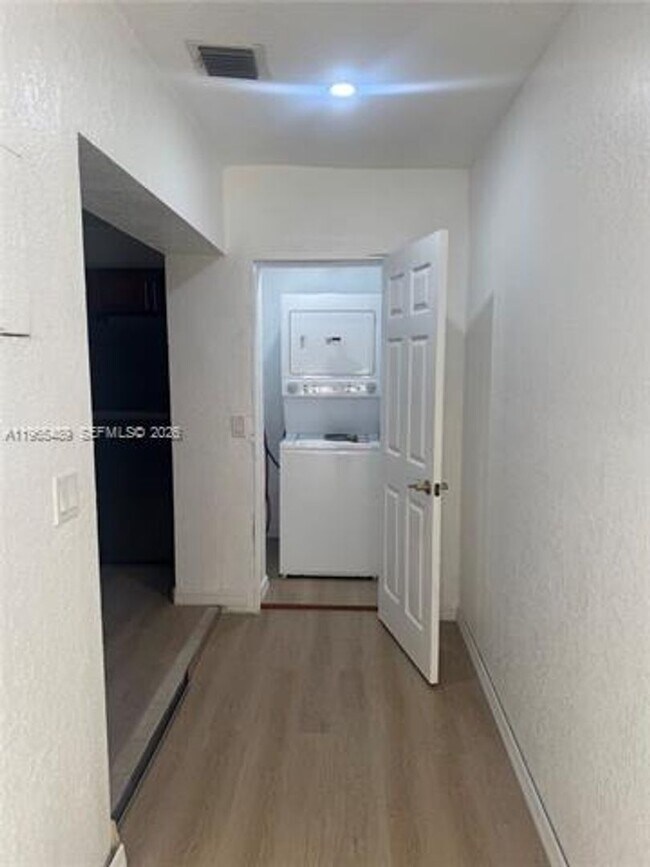 Building Photo - 344 SW 80th Ave