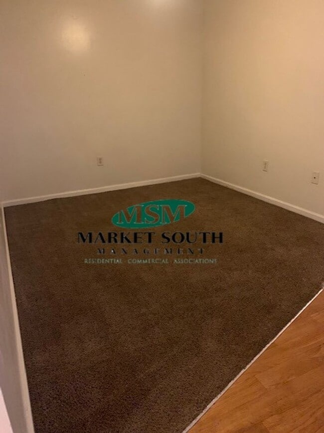 Building Photo - *APPLICATION PENDING!* CONVENIENT   LOCATI...