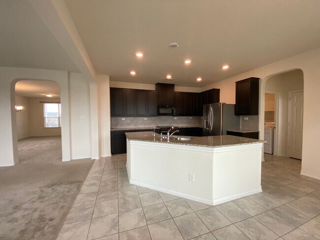 Building Photo - EDGEBROOK