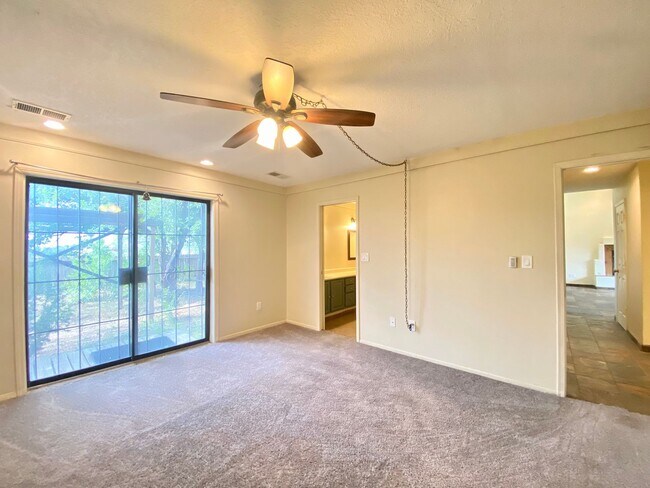 Building Photo - Spacious Home in Vista Primera