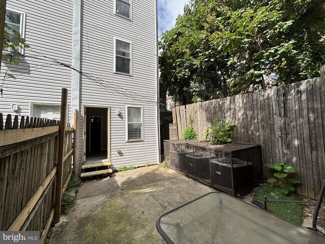 Building Photo - 1711 N Gratz St