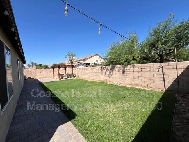 Building Photo - 49126 Pluma Roja Pl