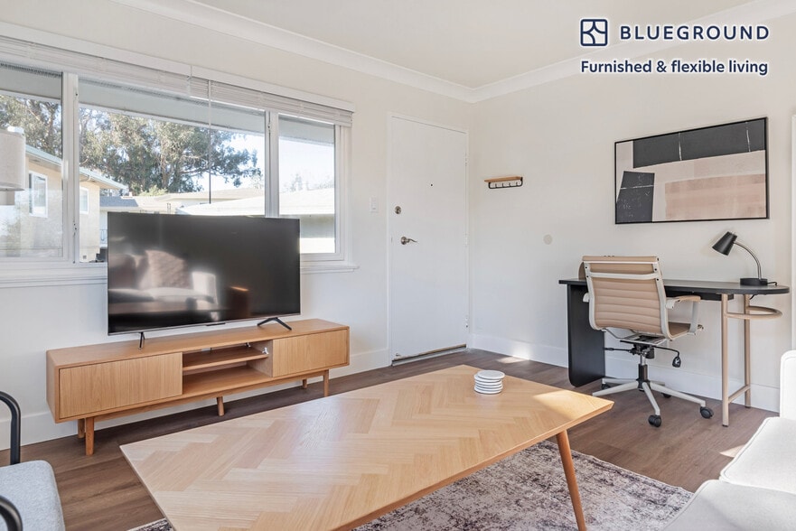 Building Photo - 15 S Broadway