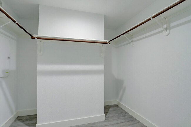 Building Photo - 6 S Bristol Gate Pl