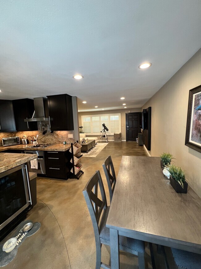 dining area facing living room - 333 Newport Ave