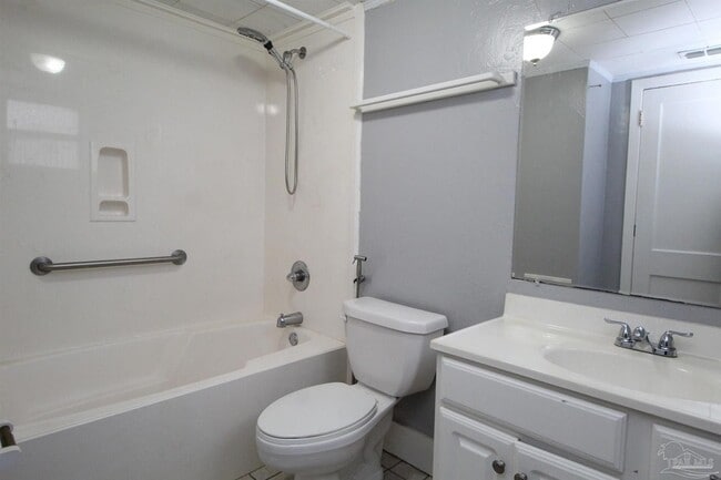 Building Photo - 1504 E Strong St