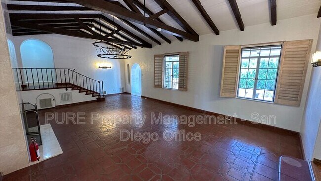 Building Photo - 2108 Alta Vista Dr