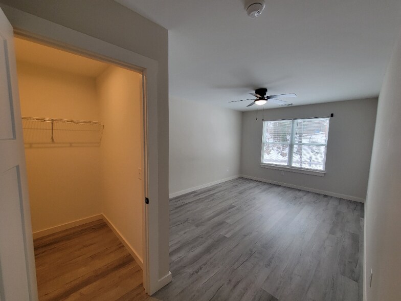 Building Photo - 823 31st St SW