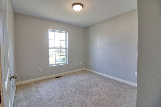 Building Photo - Available 6/16