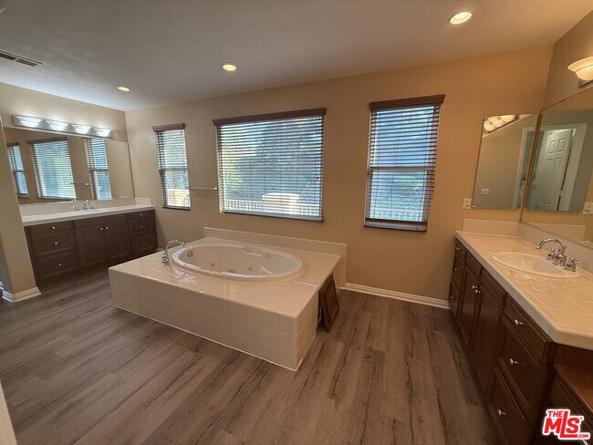 Building Photo - 15725 Glendon Creek Ct