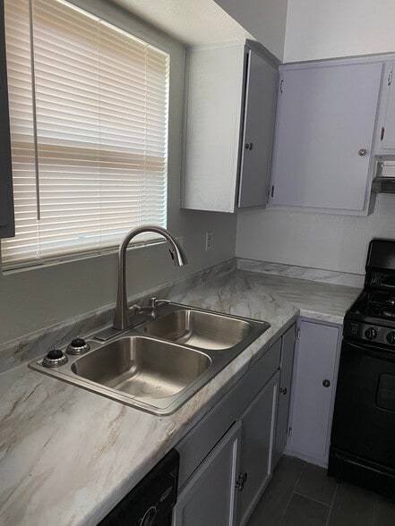 KITCHEN SINK - 2629 Red Sails Dr