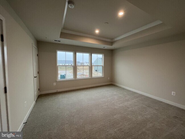 Building Photo - 749 Raeann Dr