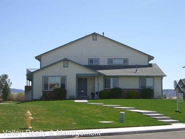 Primary Photo - 121 Palmer Ct
