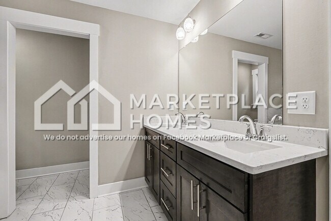 Building Photo - 122 Valley View St