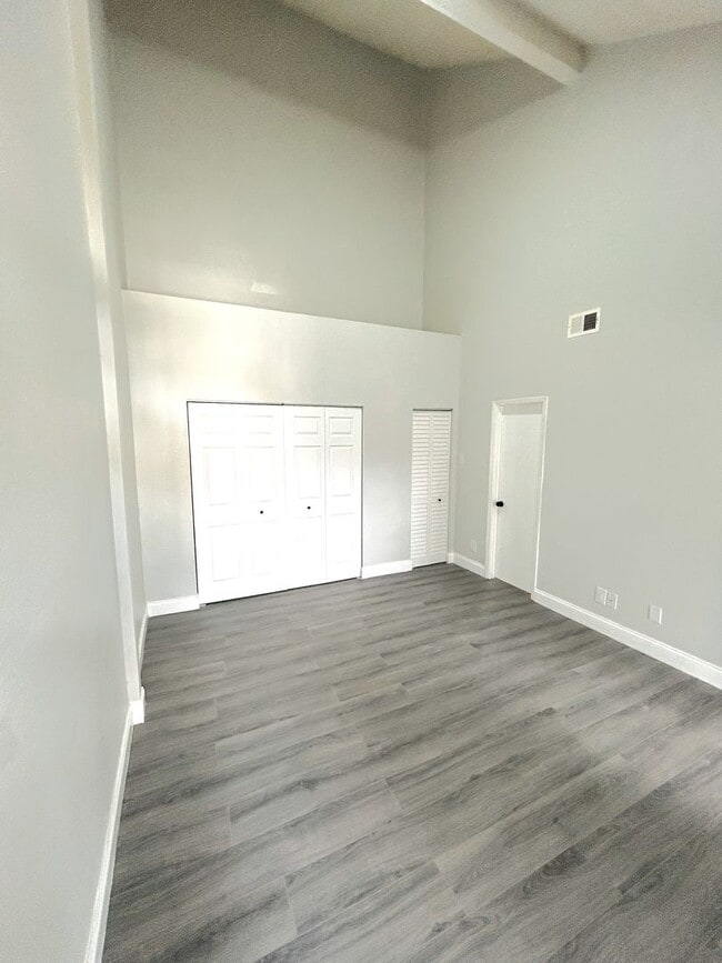 Building Photo - Carrollwood Gables Hideaway