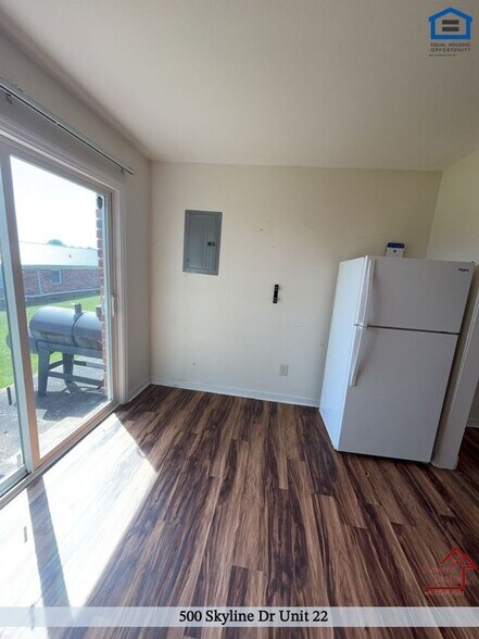 Building Photo - 500 Skyline Dr