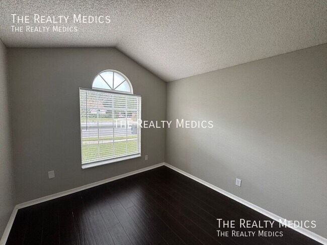 Building Photo - 1004 N Magee Creek Ct