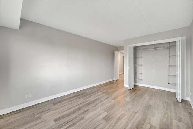 Building Photo - 350 Plum Creek Dr