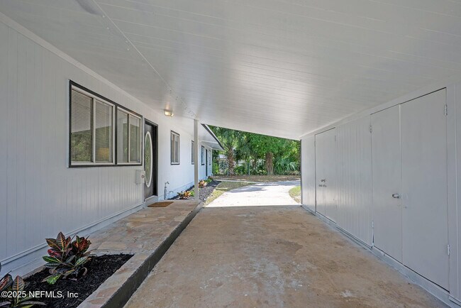 Building Photo - 2565 Burlingame Dr W
