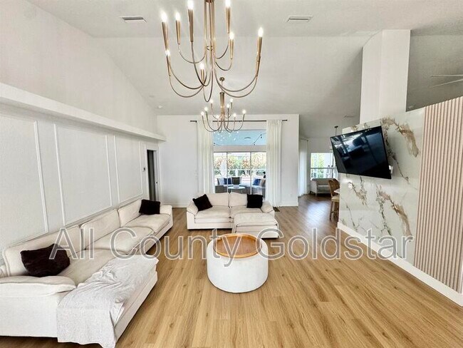 Building Photo - 5028 Greenway Ct