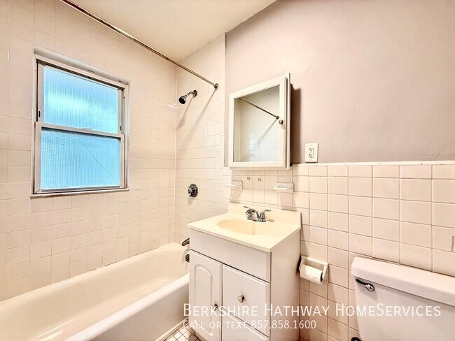 Building Photo - 879 Broadway-2