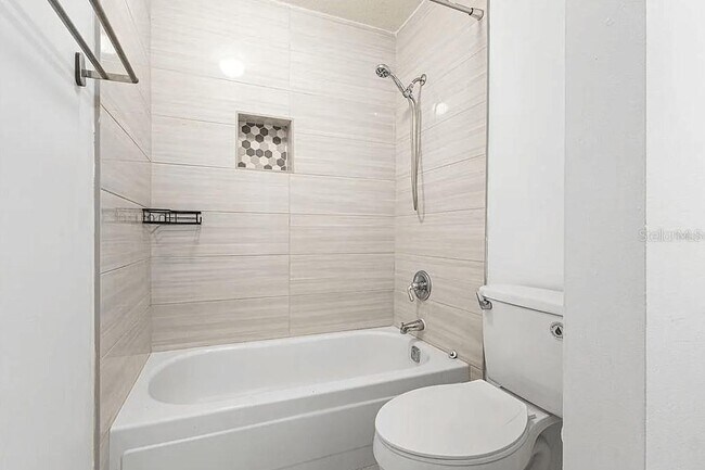 Building Photo - 546 Orange Dr
