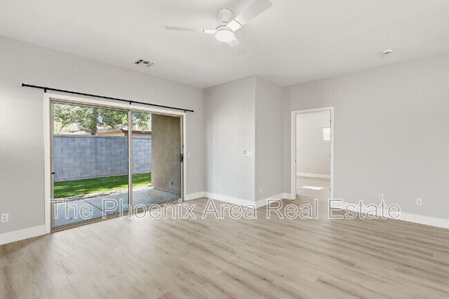 Building Photo - 554 E San Carlos Way