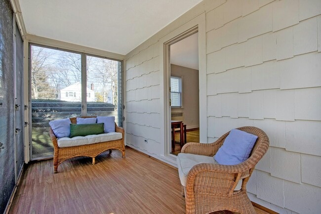 Building Photo - 120 Van Buren Ave