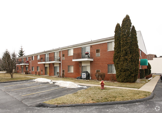 Primary Photo - Farmington Manor Apartments