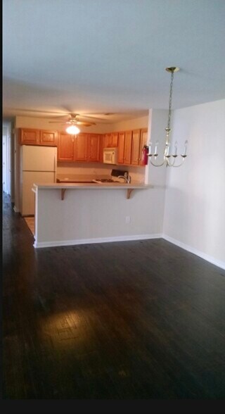 Building Photo - 37 Parkside Ct