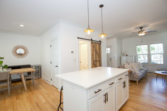 Building Photo - Charming Cottage in DOWNTOWN Southern Pines