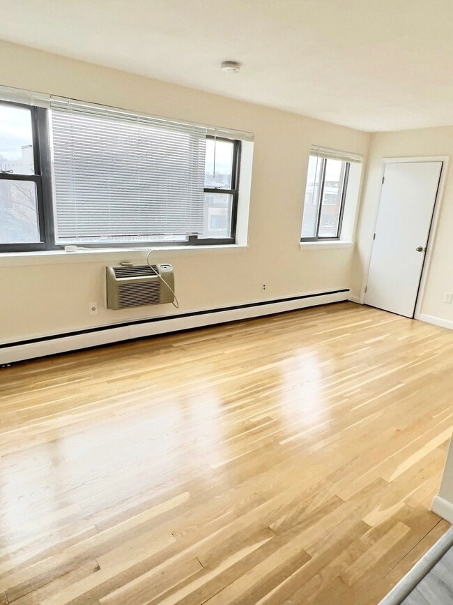 Building Photo - 1027 Commonwealth Avenue