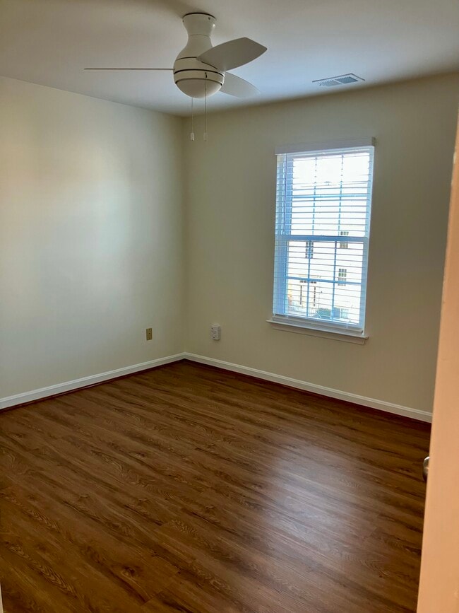 Bedroom 1 - 1137 Huntmaster Ter NE