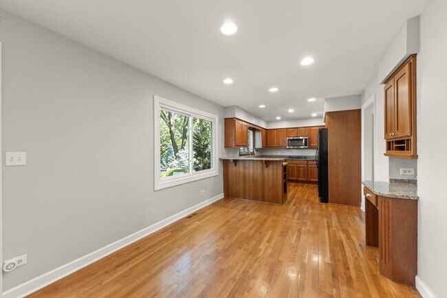 Building Photo - 10S160 Alma Ln