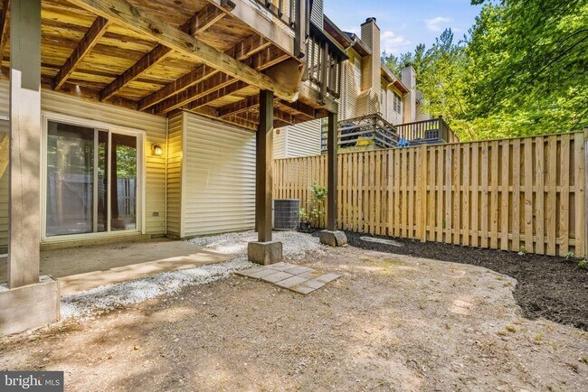 Building Photo - 6088 Heatherwood Dr