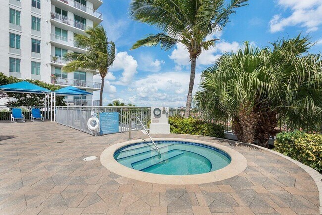 Building Photo - 300 S Australian Ave