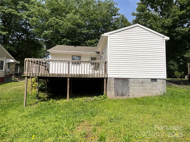 Building Photo - 113 Burns Mitchell Dr