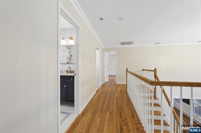 Building Photo - 2 W Saddle River Rd