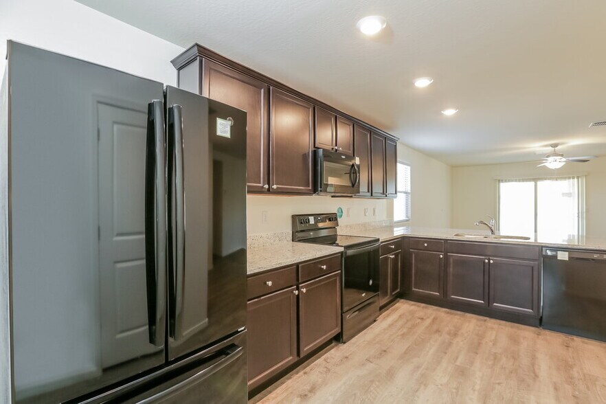 Building Photo - 25430 W Lamont Ave