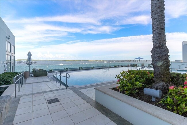 Building Photo - 1331 Brickell Bay Dr