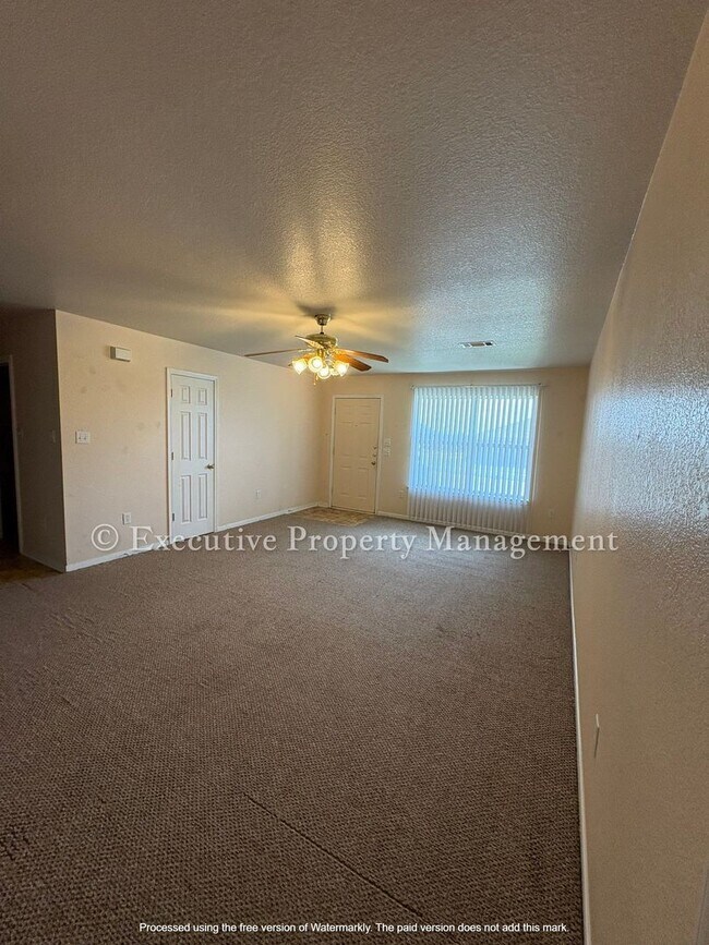 Building Photo - 331 Janelle Dr