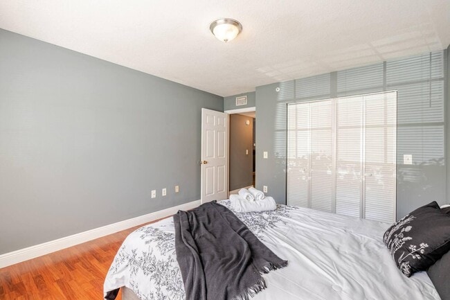 Building Photo - 4041 San Marino Blvd