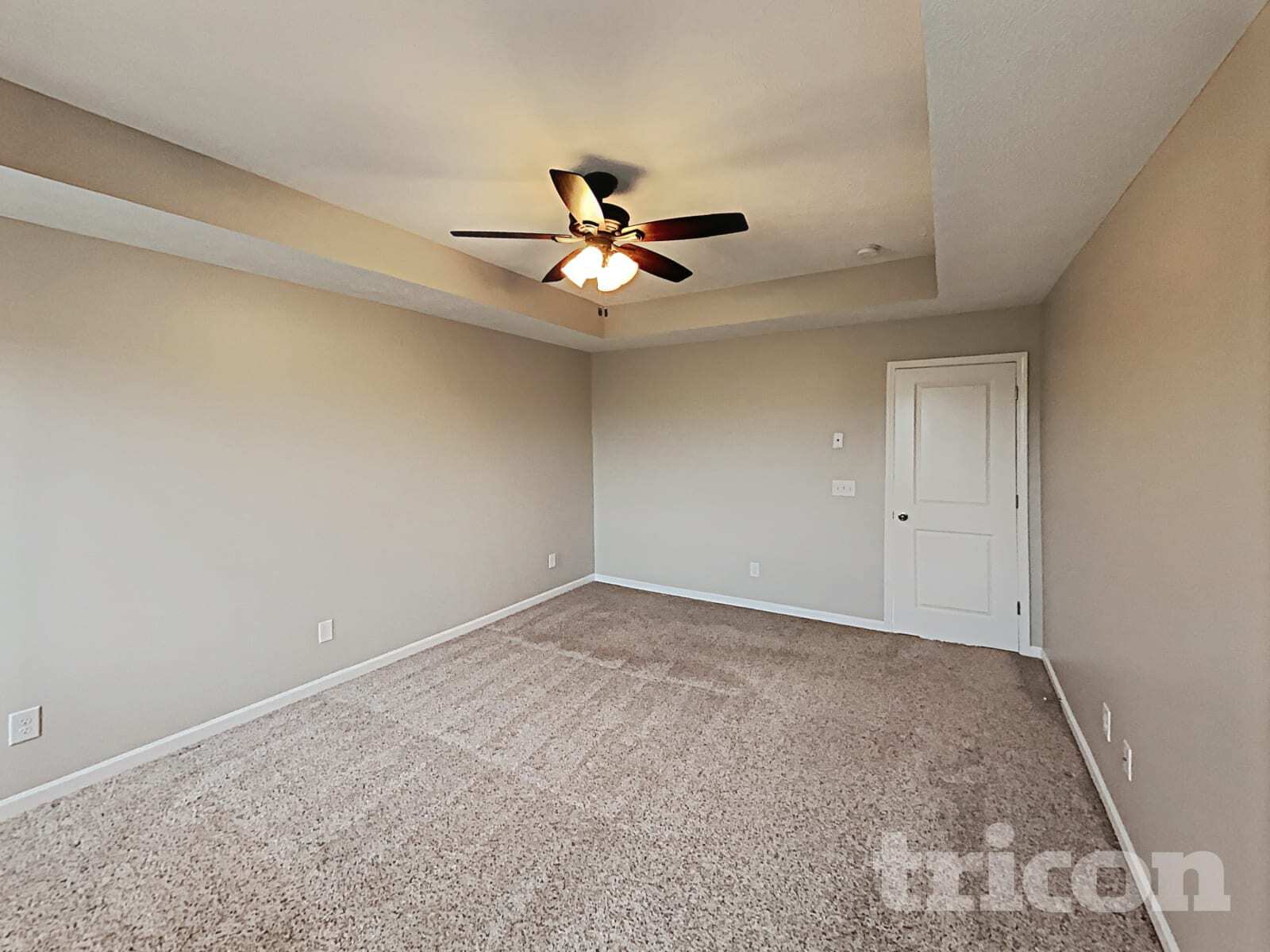 Building Photo - 1637 Robindale Dr